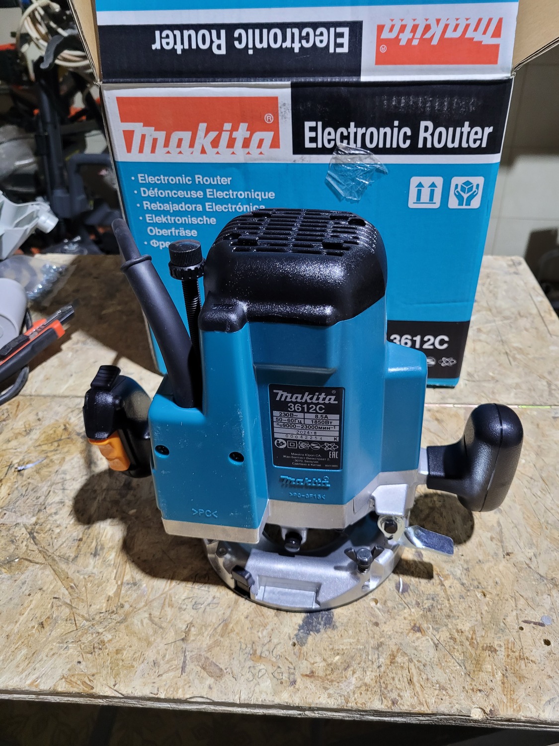 фрезер напрокат Фрезер Makita 3612C в аренду Волгодонск